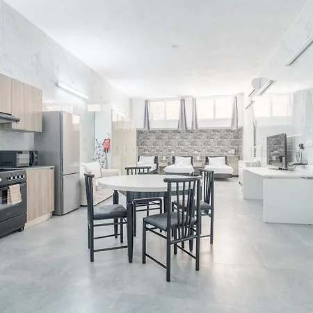 With Full Kitchen & 3 Beds In Tarxien