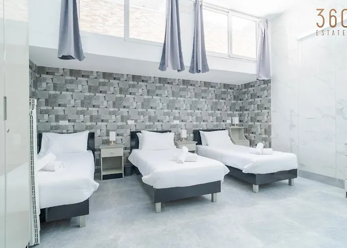 With Full Kitchen & 3 Beds In Tarxien *